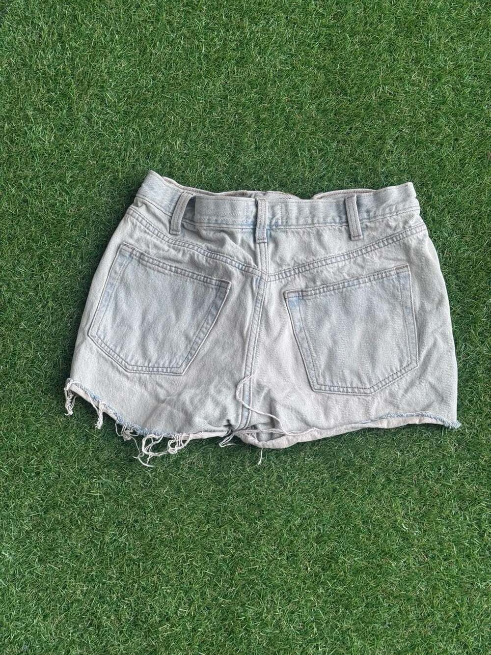 Universal Thread Women's High Rise Mini Denim Shorts - Picture 4 of 4